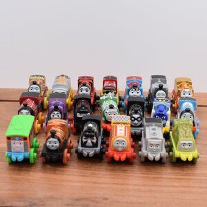Thomas and Friends Minis Plastic Trains Engines Push Along Miniatures Lot x 20